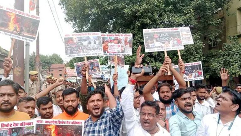 কানপুরে স্টেডিয়ামের বাইরে বাংলাদেশের পতাকা পোড়ানোর অভিযোগ