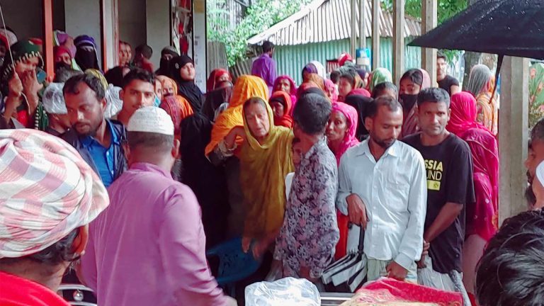 পাবনায় বাসের ধাক্কায় অটোরিকশার ২ যাত্রী নিহত