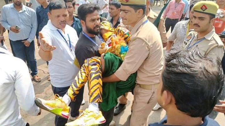 ভারতীয় দর্শকদের হামলায় হাসপাতালে টাইগার রবি