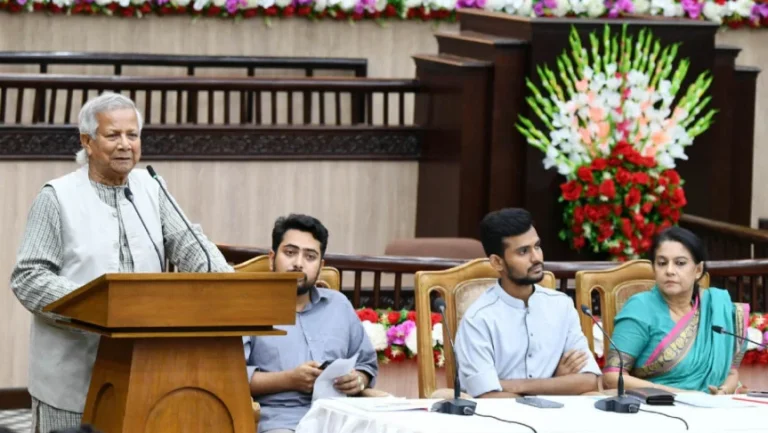 স্বপ্ন পূরণের আগে দমে যেও না, ছাত্রদের উদ্দেশে ড. ইউনূস