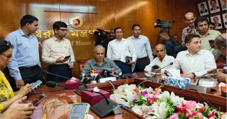 বুধবার থেকে শুরু অবৈধ অস্ত্র উদ্ধার অভিযান: স্বরাষ্ট্র উপদেষ্টা