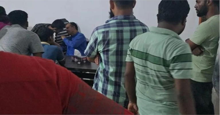 ওসির চেয়ারে বসলেন স্বেচ্ছাসেবক দল নেতা