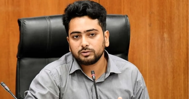 ‘রাজাকার’ স্লোগানের ব্যাখ্যা দিলেন উপদেষ্টা নাহিদ ইসলাম