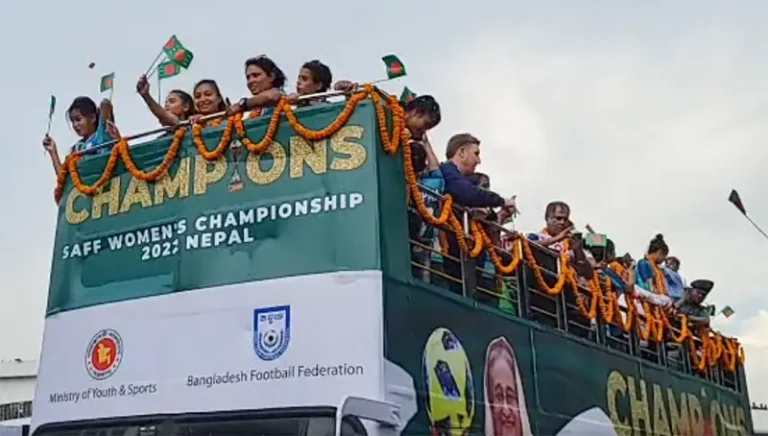 আবারও ছাদখোলা বাসে সাফজয়ী মেয়েদের সংবর্ধনা দিতে চায় বাফুফে