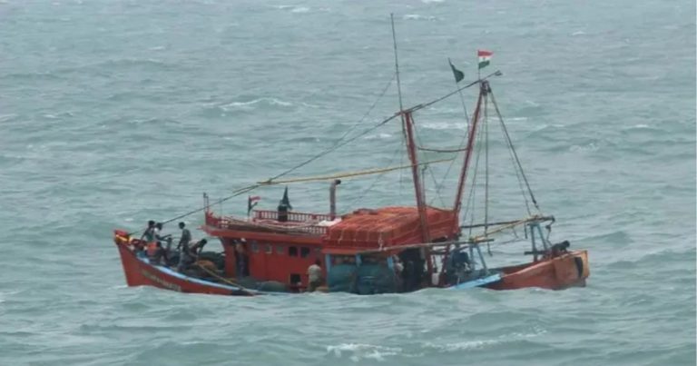 ৩টি ফিশিং ট্রলারসহ ৪৮ ভারতীয় জেলে আটক