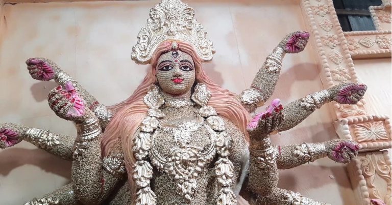 নাটোরে ধান দিয়ে তৈরি হলো দুর্গা প্রতিমা