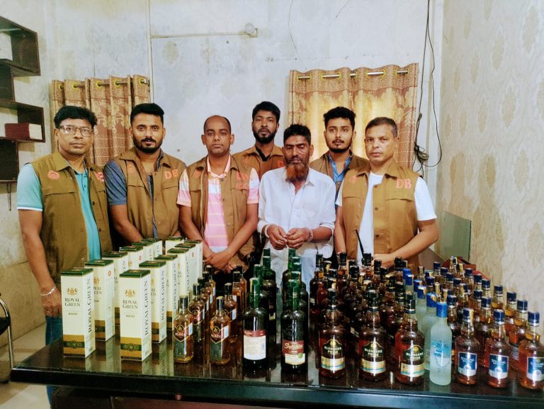 নোয়াখালীতে বিদেশি মদসহ মাদক কারবারি গ্রেপ্তার