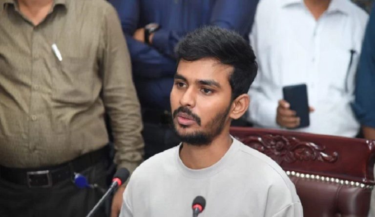 ৪ ঘণ্টা করে ট্রাফিকের দায়িত্বে থাকবেন শিক্ষার্থীরা : উপদেষ্টা আসিফ