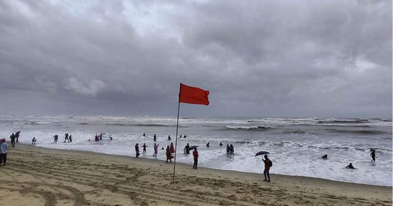 সমুদ্রবন্দরে ৩ নম্বর সতর্ক সংকেত জারি