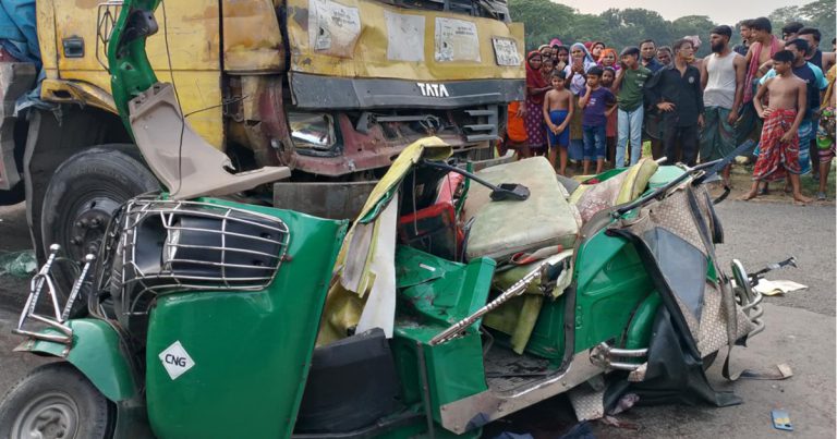 নরসিংদীতে ট্রাক-অটোরিকশা সংঘর্ষ, নারীসহ নিহত ৬