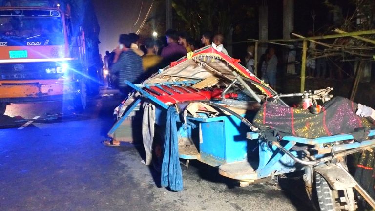 জামালপুরে ট্রাক চাপায় অটোরিকশা চালকের মৃত্যু