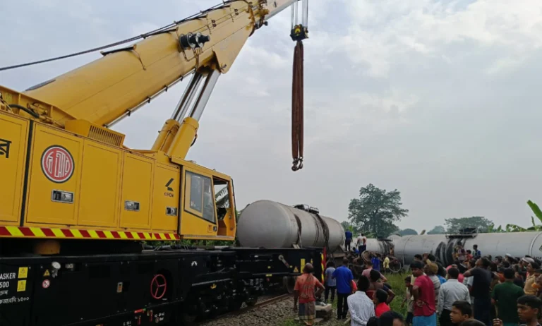 খুলনার সাথে সারাদেশের রেল যোগাযোগ বন্ধ