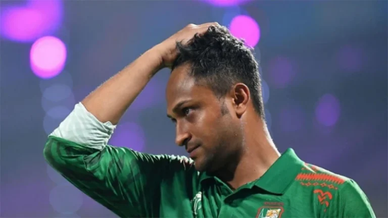 আপাতত দেশে ফিরছেন না সাকিব