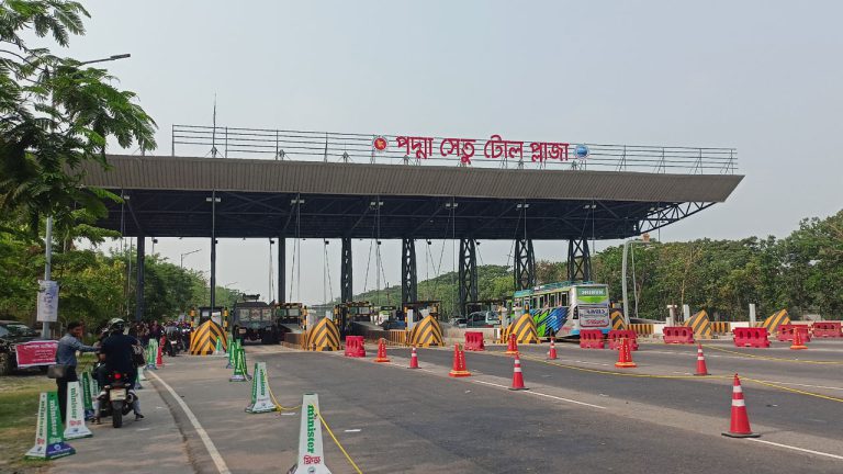 পদ্মা সেতুর টোল প্লাজা এলাকায় দুর্ঘটনায় নিহত ৪