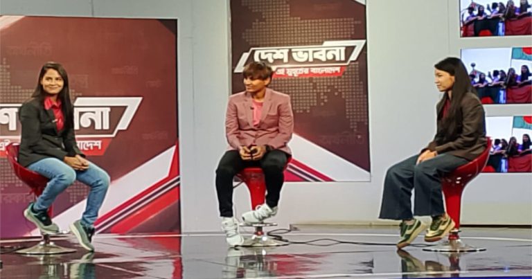দীপ্ত টিভি’র অফিসে সাফ জয়ী তিন ফুটবল তারকা