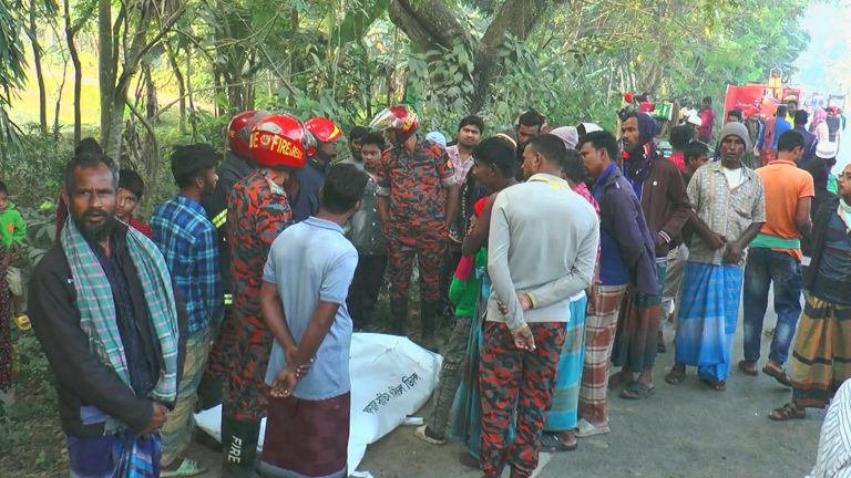 ঝিনাইদহে সড়ক দুর্ঘটনায় নিহত ১