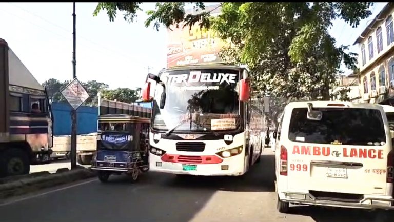 ৭ দিন পর বেনাপোল থেকে বাস চলাচল শুরু