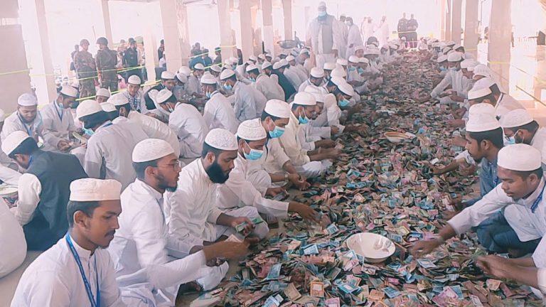 পাগলা মসজিদে চার ঘণ্টায় পাওয়া গেল ৬ কোটি টাকা, চলছে গণনা