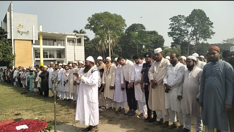 নানা-নানীর কবরের পাশে শায়িত হলেন আবদুল্লাহ