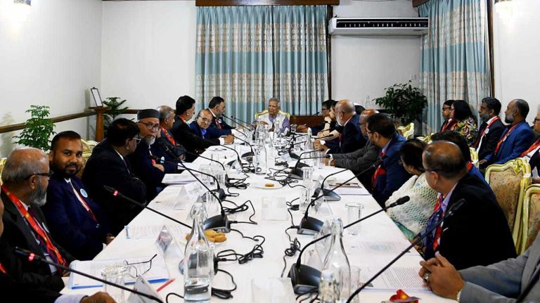 প্রধান উপদেষ্টার সঙ্গে গ্লোবাল বাংলাদেশিজের প্রতিনিধি দলের সাক্ষাৎ