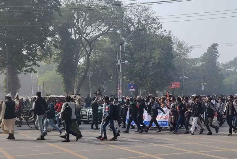 ‘মার্চ ফর ইউনিটি’: শহীদ মিনারে জড়ো হচ্ছেন শিক্ষার্থীরা