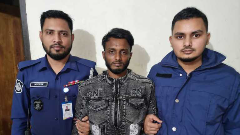 চাঁদপুরে জাহাজে সাত খুন, ৭ দিনের রিমান্ডে ইরফান