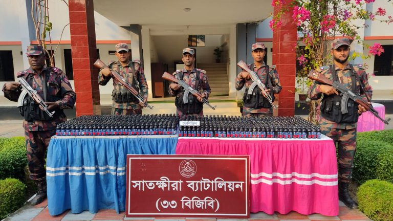 সাতক্ষীরায় বিপুল পরিমাণ মাদকসহ ভারতীয় পণ্য জব্দ