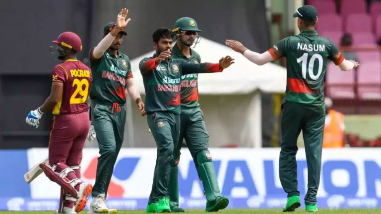 ধবলধোলাইয়ের হাত থেকে বাঁচতে চায় মিরাজ-সৌম্যরা