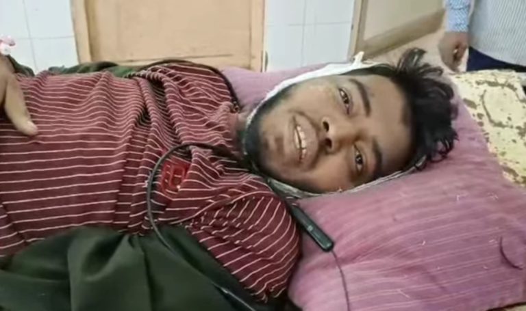 বাংলাদশিকে মারধর করে পুলিশে দিল ভারতীয়রা