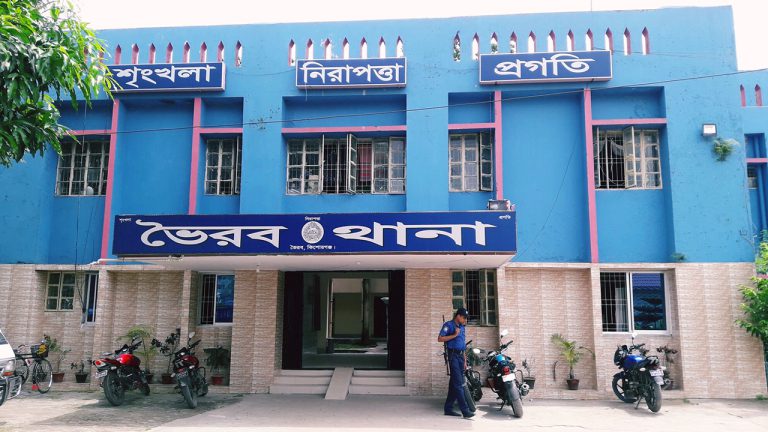 ভৈরবে কাভার্ডভ্যান চাপায় নিহত ৫