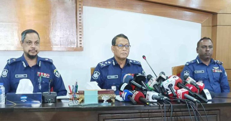 ছাত্র-জনতার বিপক্ষে অবস্থান নেওয়া পুলিশ সদস্যদের শনাক্তে কাজ চলছে