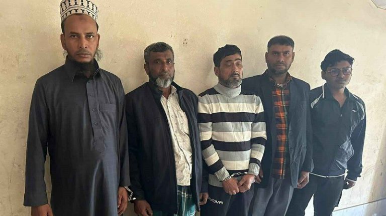 কুমিল্লায় মুক্তিযোদ্ধাকে লাঞ্চিত আটক ৫