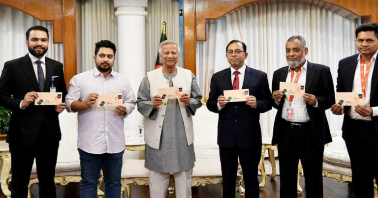 মহান বিজয় দিবস: স্মারক ডাকটিকিট অবমুক্ত করলেন প্রধান উপদেষ্টা