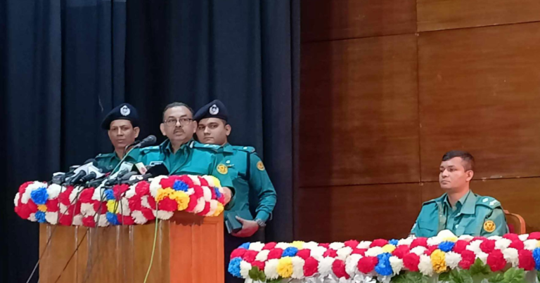 অটোরিকশা দ্রুত নিয়ন্ত্রণ করা জরুরি: ডিএমপি কমিশনার