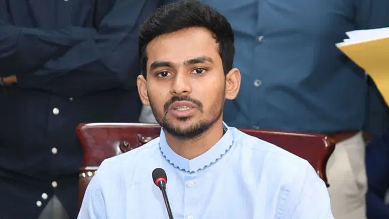 উপদেষ্টাদের রাজনীতি নিয়ে যা বললেন আসিফ