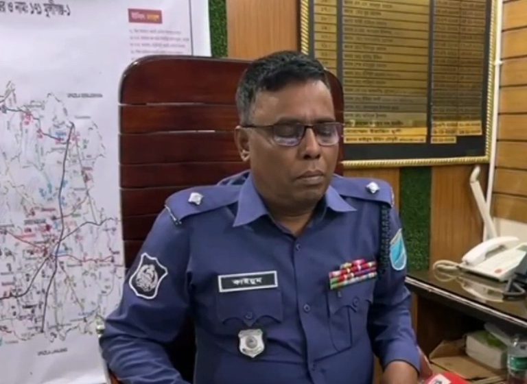 থানা থেকে আসামি ছিনতাই, ওসিকে পুলিশ লাইনে সংযুক্ত