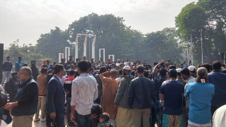 বিডিআর হত্যাকাণ্ডের সুষ্ঠু বিচারের দাবিতে শহীদ মিনারে সমাবেশ