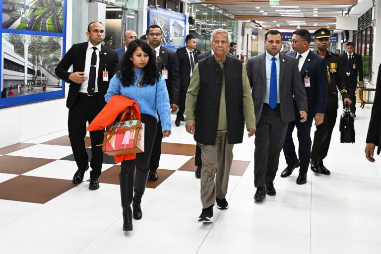 সুইজারল্যান্ডের উদ্দেশে ঢাকা ছেড়েছেন প্রধান উপদেষ্টা