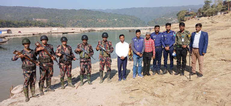 জাফলংয়ে টাস্কফোর্সের অভিযান ৫০টি নৌকা ও ২০টি ড্রেজার বিনষ্ট