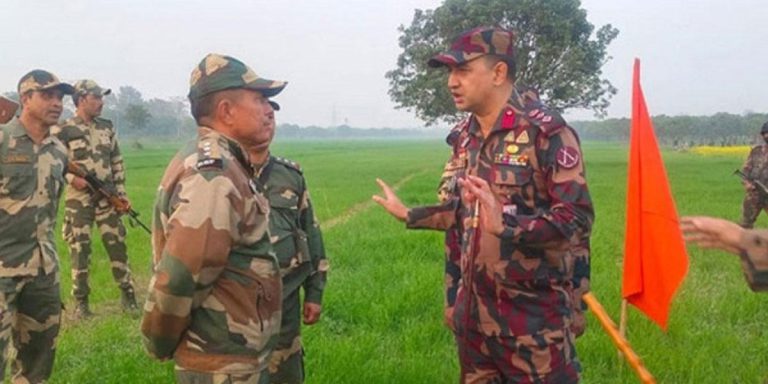সীমান্তে কাঁটাতারের বেড়া নিয়ে উত্তেজনা, বিজিবি-বিএসএফ মুখোমুখি