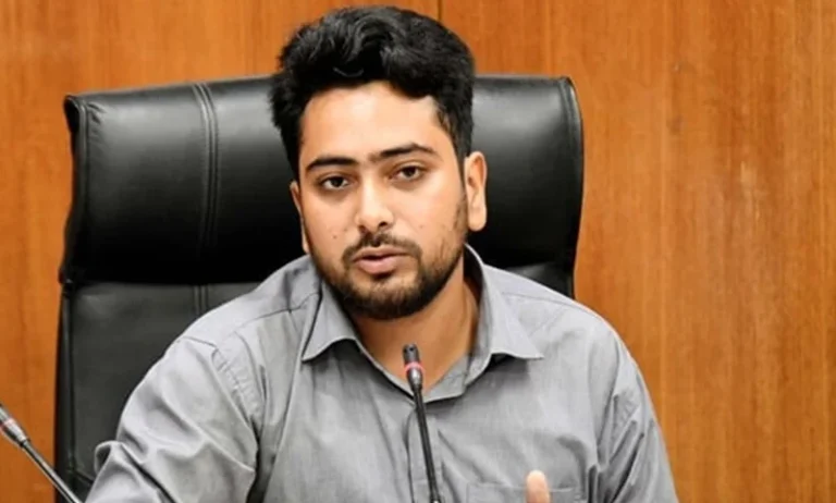তদবির বন্ধে সচিবদের উদ্দেশে তথ্য উপদেষ্টার চিঠি