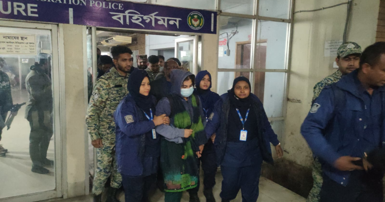 ভারত যাওয়ার সময় ভাইসহ ইডেন ছাত্রলীগ নেত্রী আটক