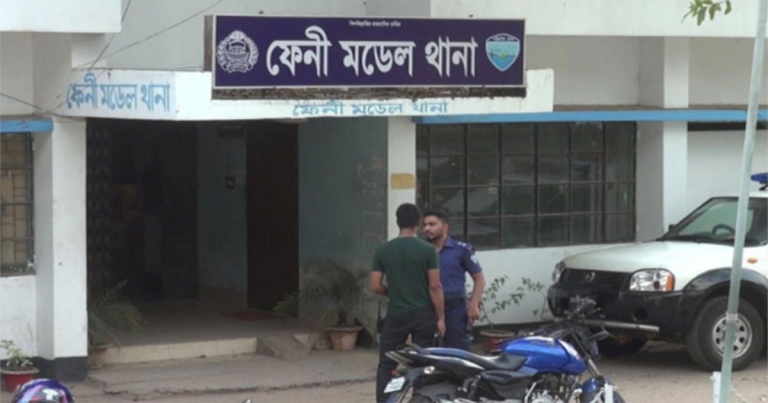 ট্রাক থেকে চাঁদা আদায়, ৩ পুলিশ প্রত্যাহার
