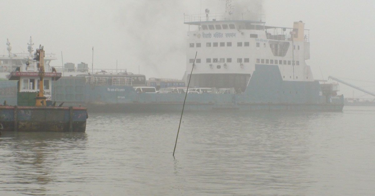 দৌলতদিয়া-পাটুরিয়া নৌরুটে ফেরি চলাচল বন্ধ