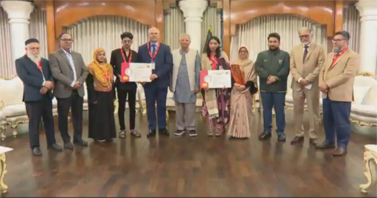জুলাই গণঅভ্যুত্থানে আহত যোদ্ধাদের জন্য হেলথকার্ড বিতরণ শুরু
