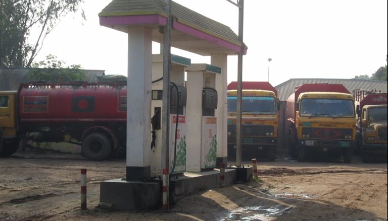 উত্তরবঙ্গে সব পেট্রোল পাম্প বন্ধ ঘোষণা