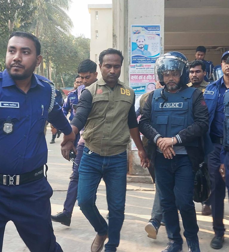 বাগেরহাটের সাবেক পুলিশ সুপার আবুল হাসনাত খান কারাগারে