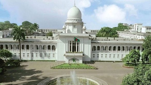 ৪৩তম বিসিএসের নন-ক্যাডার পদের নিয়োগ প্রক্রিয়া স্বচ্ছ হয়নি উল্লেখ করে এর ফলাফল পুনরায় প্রকাশের নির্দেশ দিয়েছেন হাইকোর্ট।