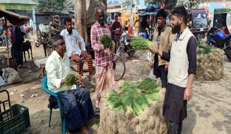 ত্রিমোহনী হাটে নির্ধারিত খাজনার ১০ গুণ আদায়