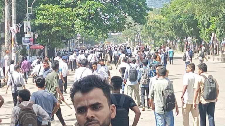 সায়েন্সল্যাবে সিটি ও আইডিয়াল কলেজের শিক্ষার্থীদের মধ্যে সংঘর্ষ